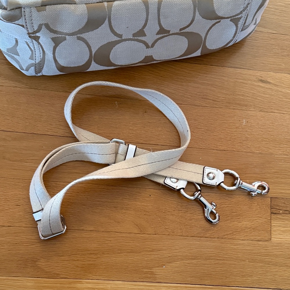 Coach Beige Tote Bag - Picture 13 of 16